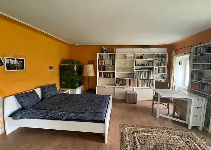 Im Gruenen Nah An Wien * Brettwies